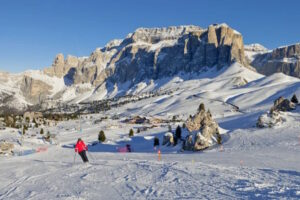 Skifahrer in den Dolomiten