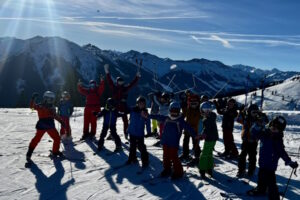 Kinder auf der Kinder Skifreizeit